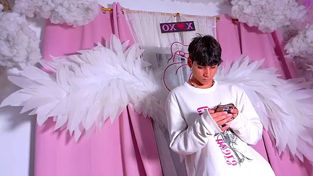 Leo Glow online show from April 21, 1:42 am