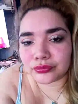 Snapshot of Modelocurvi chatting on October 31, 2:18 pm Modelocurvi online show from October 31, 2:18 pm