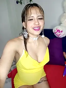 Snapshot of BellaChiquis_ chatting on November 7, 4:56 am BellaChiquis online show from November 7, 4:56 am