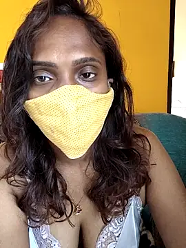 Snapshot of Queen-dhivya chatting on April 20, 3:42 am Queen-dhivya online show from April 20, 3:42 am