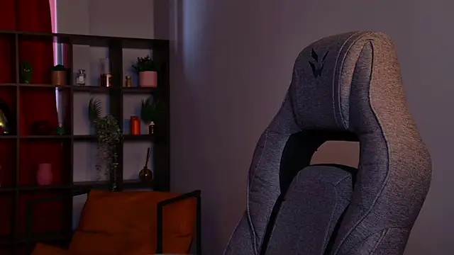 ElinVale online show from April 8, 8:47 am