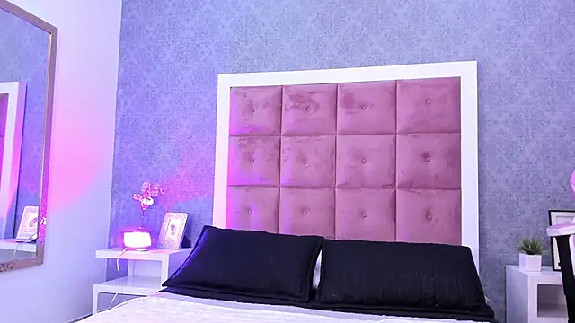 ailenaranda online show from November 11, 1:11 pm