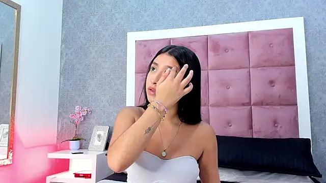 ailenaranda online show from November 18, 12:31 pm