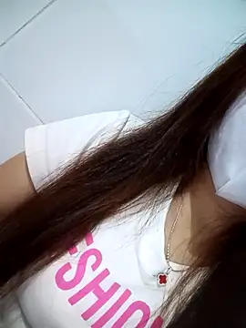 Snapshot of LevyCii99 chatting on November 1, 7:32 am LevyCii99 online show from November 1, 7:32 am