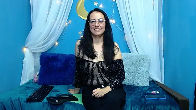 Lauryn Jones online show from November 27, 3:25 pm