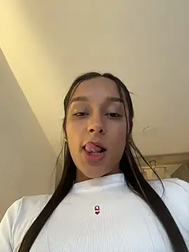 Brunettecollins05 online show from April 14, 10:38 pm