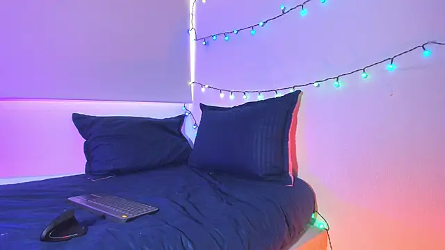 saint dark online show from December 16, 1:05 pm