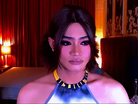 AthisaMooreTS online show from December 3, 8:07 pm