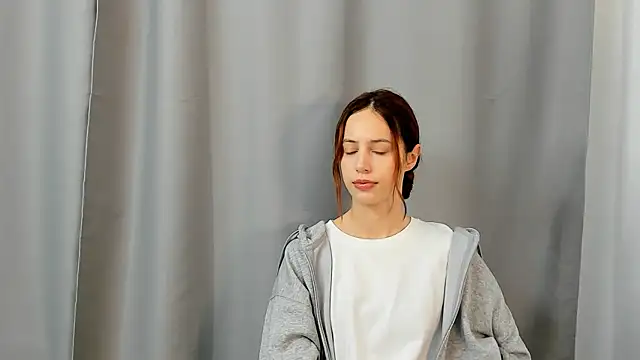 Snapshot of KylieVrable chatting on November 3, 6:25 am KylieVrable online show from November 3, 6:25 am