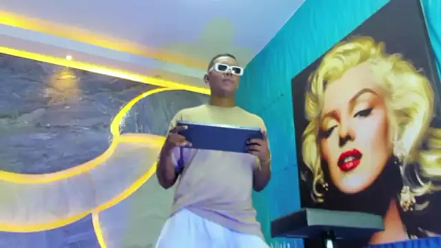 the hot boy0 online show from November 13, 12:15 pm