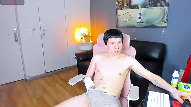 CutieKai  online show from April 9, 9:53 pm