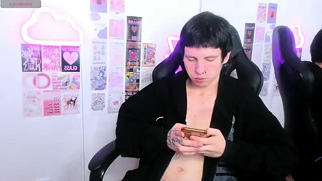 CutieKai  online show from April 11, 10:03 pm