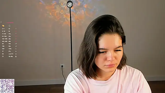 Snapshot of Xo_Laura chatting on May 1, 12:59 am Xo Laura online show from May 1, 12:59 am