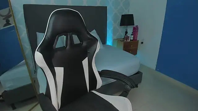 shanel smithh online show from December 20, 12:23 pm