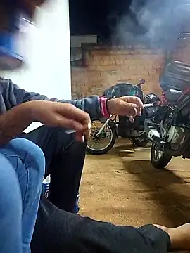 013boyy online show from December 14, 3:01 am