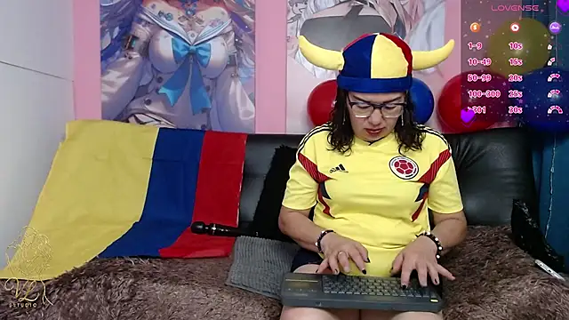 Snapshot of ESTEFANIA_344 chatting on June 23, 1:09 pm ESTEFANIA 344 online show from June 23, 1:09 pm