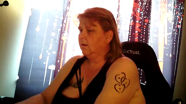 Snapshot of paulus52 chatting on July 6, 5:15 pm paulus52 online show from July 6, 5:15 pm