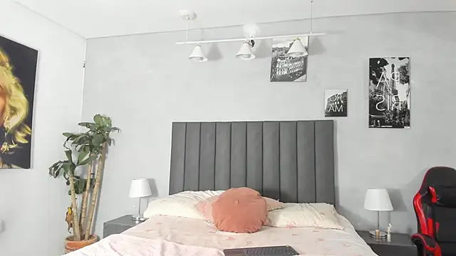 Snapshot of kendra_london chatting on May 29, 10:57 am kendra london online show from May 29, 10:57 am