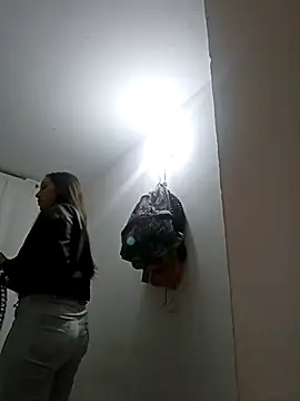 Snapshot of naughtygoddesss_ chatting on January 19, 3:43 am naughtygoddesss online show from January 19, 3:43 am