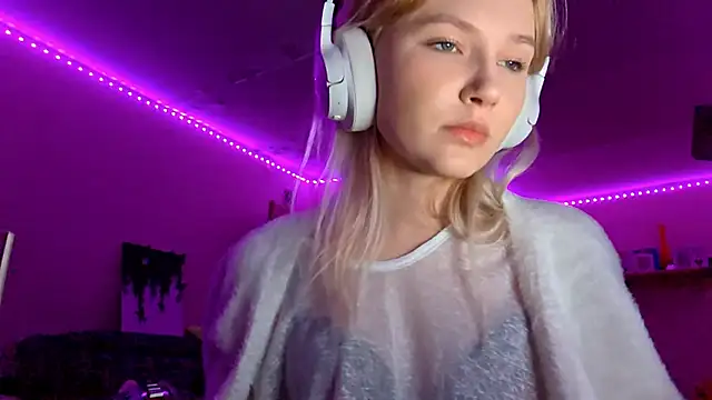 KarinRobertson online show from November 12, 5:24 pm