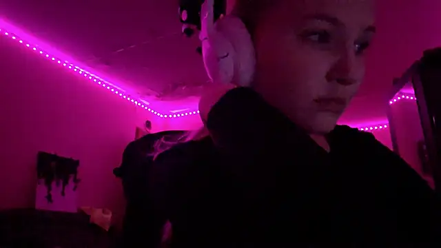 KarinRobertson online show from November 16, 8:14 pm