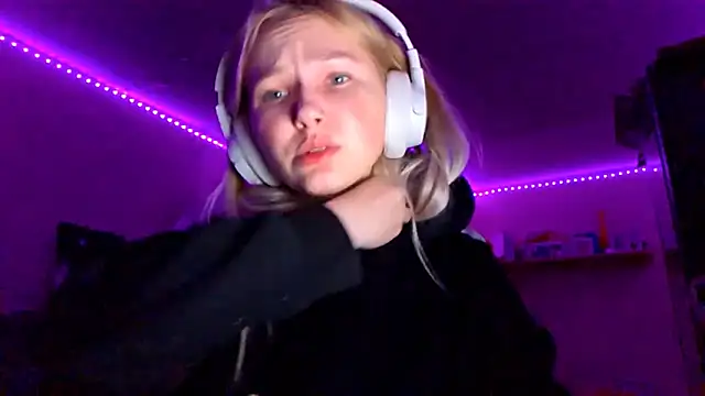 KarinRobertson online show from November 23, 6:30 pm