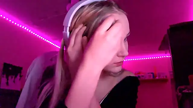 KarinRobertson online show from November 29, 6:22 pm