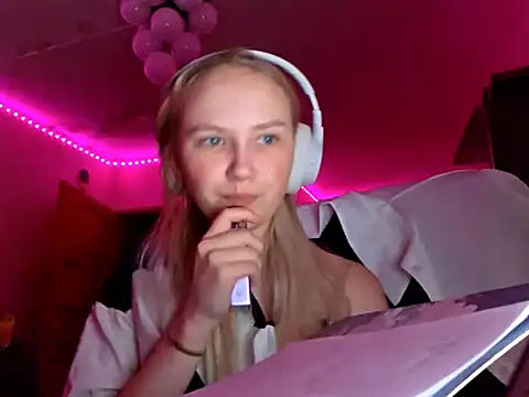 KarinRobertson online show from November 30, 3:27 pm