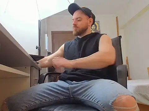 Snapshot of Ryanstone_ chatting on March 9, 5:55 am Ryanstone online show from March 9, 5:55 am