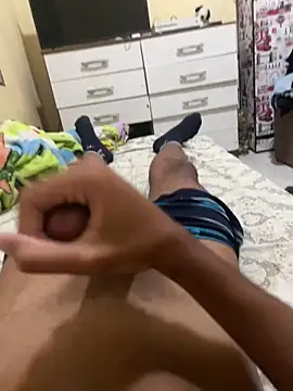 Novinhode18   online show from December 4, 4:00 am