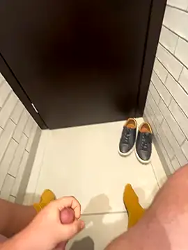 ChubbyBrit online show from December 1, 3:17 pm