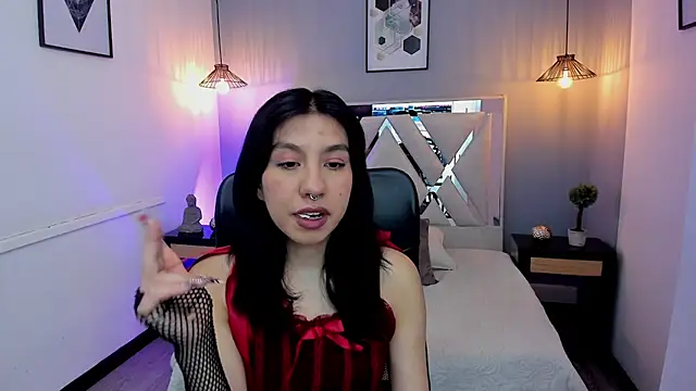 zoe-moreau online show from April 11, 7:18 pm