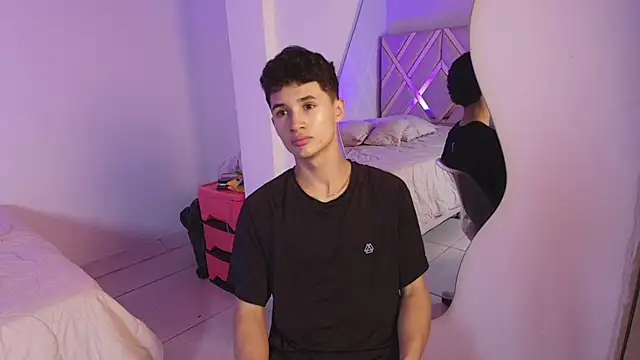 Snapshot of Eiden_Blake chatting on January 10, 3:19 am Eiden Blake online show from January 10, 3:19 am