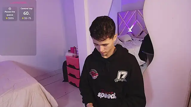 Snapshot of Eiden_Blake chatting on January 12, 11:32 pm Eiden Blake online show from January 12, 11:32 pm