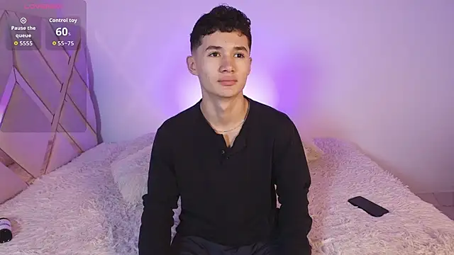 Snapshot of Eiden_Blake chatting on January 18, 11:30 pm Eiden Blake online show from January 18, 11:30 pm