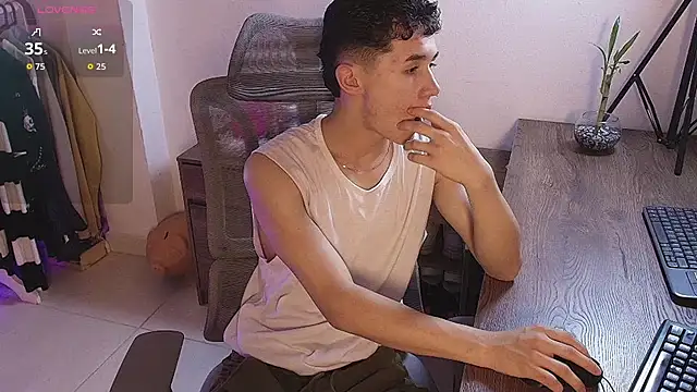 Snapshot of Eiden_Blake chatting on February 9, 11:53 pm Eiden Blake online show from February 9, 11:53 pm