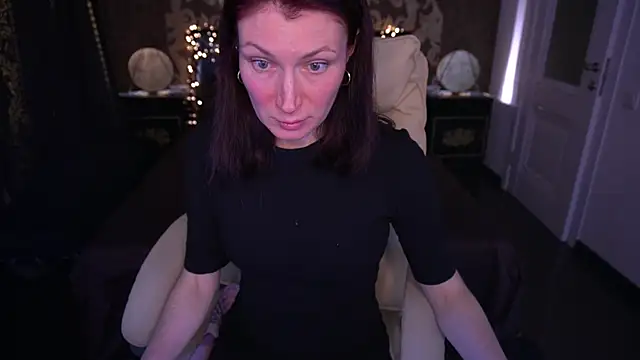 AmiraGoldd online show from April 13, 7:30 pm