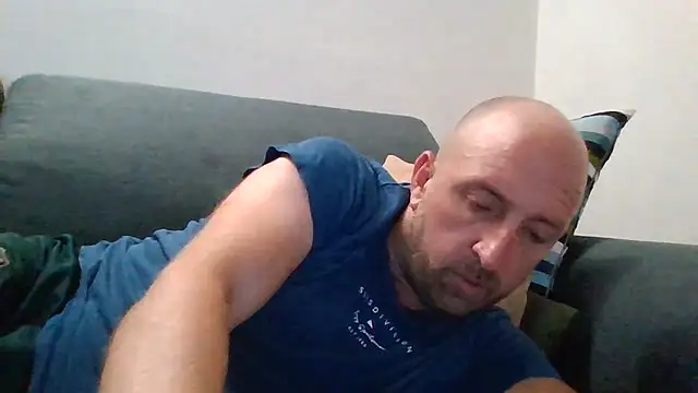 Snapshot of luca_beech88 chatting on June 25, 6:34 pm luca beech88 online show from June 25, 6:34 pm