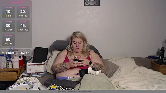 xoxostoneybabe online show from November 10, 6:45 am