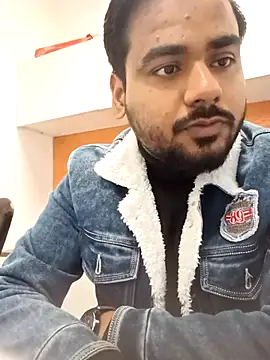 naughtyboyjii online show from December 19, 5:14 am