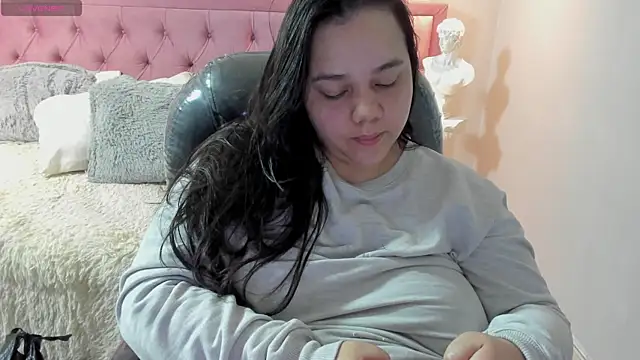 Snapshot of _chelsea_24 chatting on May 8, 12:21 pm chelsea 24 online show from May 8, 12:21 pm