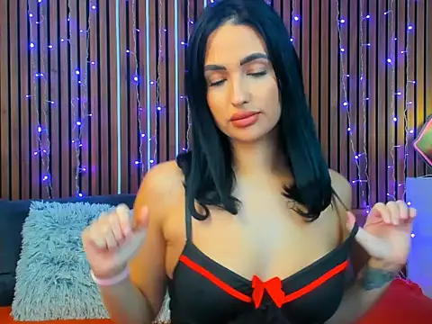 Snapshot of CamillaParis25 chatting on November 26, 2:18 pm CamillaParis25 online show from November 26, 2:18 pm