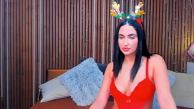 Snapshot of CamillaParis25 chatting on December 5, 6:04 pm CamillaParis25 online show from December 5, 6:04 pm