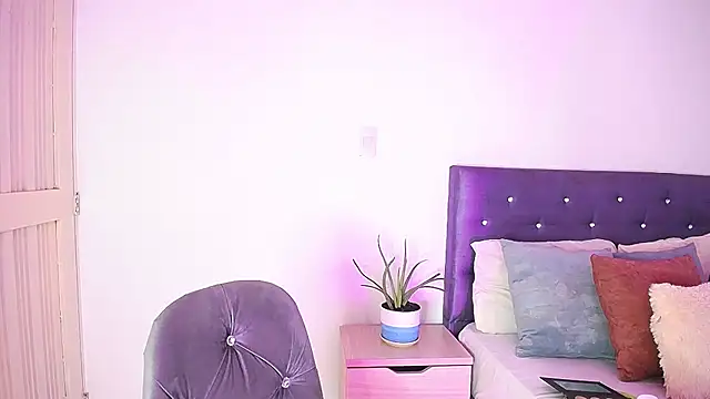 BryanaSmiths online show from November 30, 10:25 pm