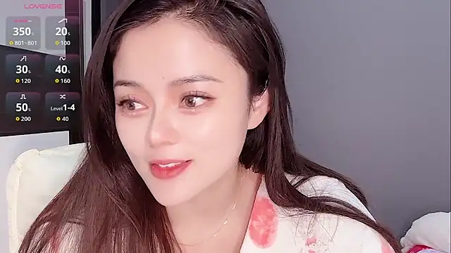 Yesenia- online show from November 18, 2:10 pm