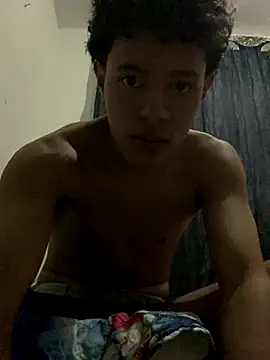 Snapshot of santicastroles chatting on November 8, 3:29 am santicastroles online show from November 8, 3:29 am