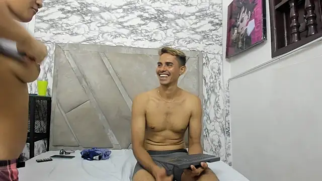 Snapshot of KiraFox1 chatting on February 19, 7:54 pm KiraFox1 online show from February 19, 7:54 pm