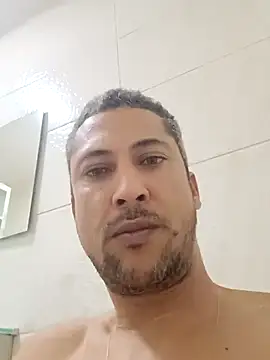 Snapshot of Arrombador20 chatting on April 8, 3:28 am Arrombador20 online show from April 8, 3:28 am