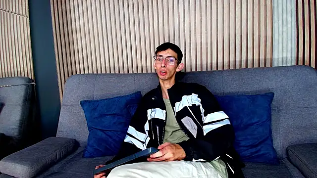 ZyroNight online show from December 2, 11:45 pm