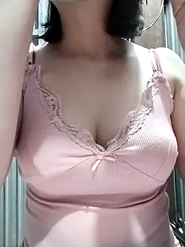 Snapshot of Niramiu chatting on February 14, 12:13 pm Niramiu online show from February 14, 12:13 pm